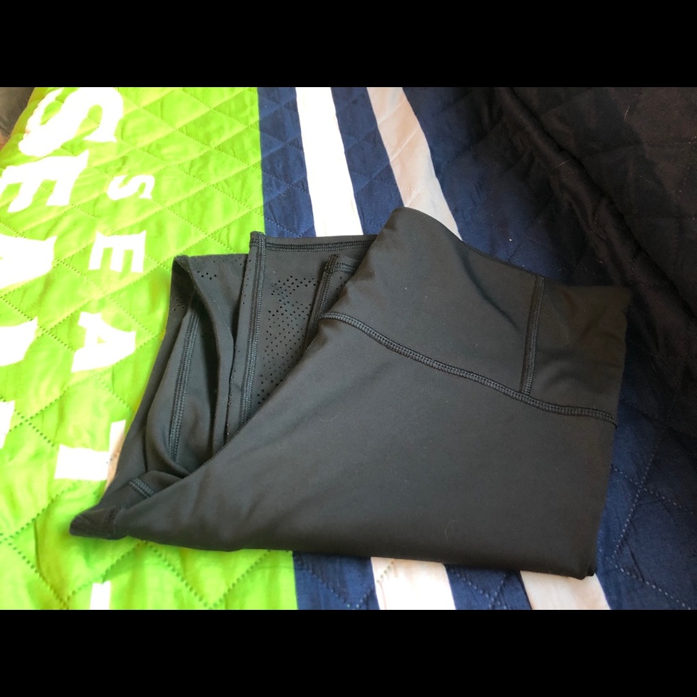 Athleta Persistence Laser Cut 7/8 Tight